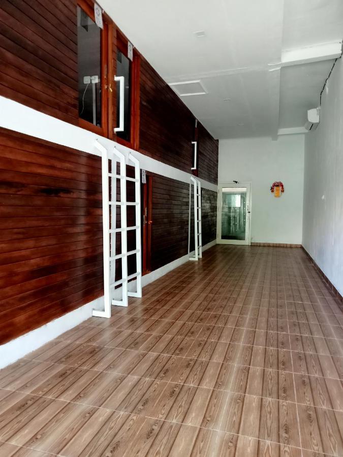Tara Hostel Batununggul المظهر الخارجي الصورة