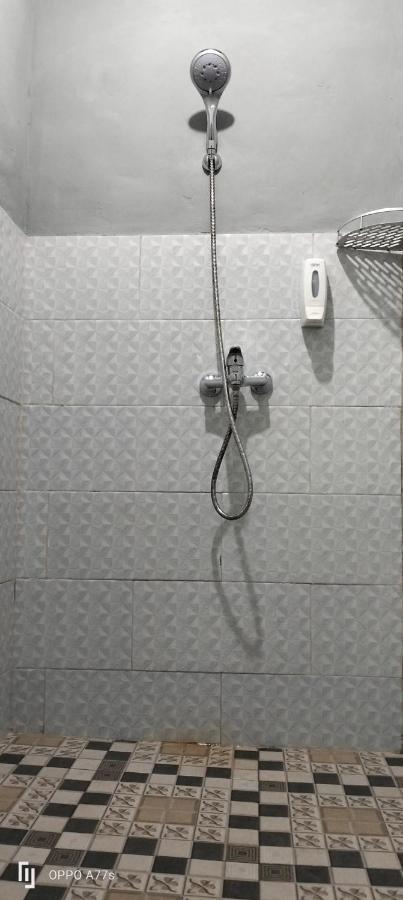 Tara Hostel Batununggul المظهر الخارجي الصورة