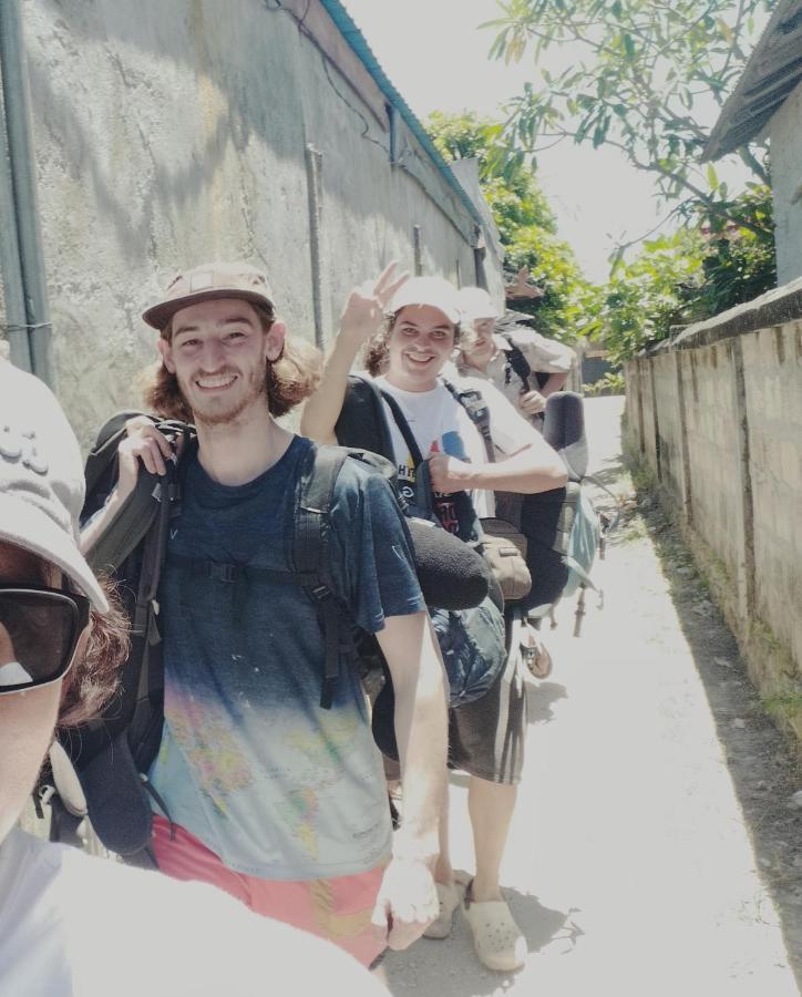 Tara Hostel Batununggul المظهر الخارجي الصورة
